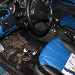 Установка усилителя педали газа (буст контроллер) ZEIGEN i-Boost на Ford Focus II 