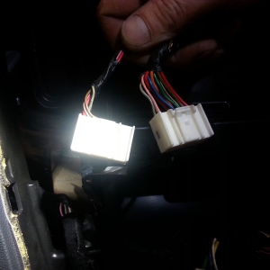 Установка головного устройства и камеры заднего вида на SsangYoung Kyron