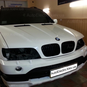 BMW X5 2005 г.в. Замена штатных линз на би-линзу HELLA 2 и установка ангельских глазок, путём разбора фар.